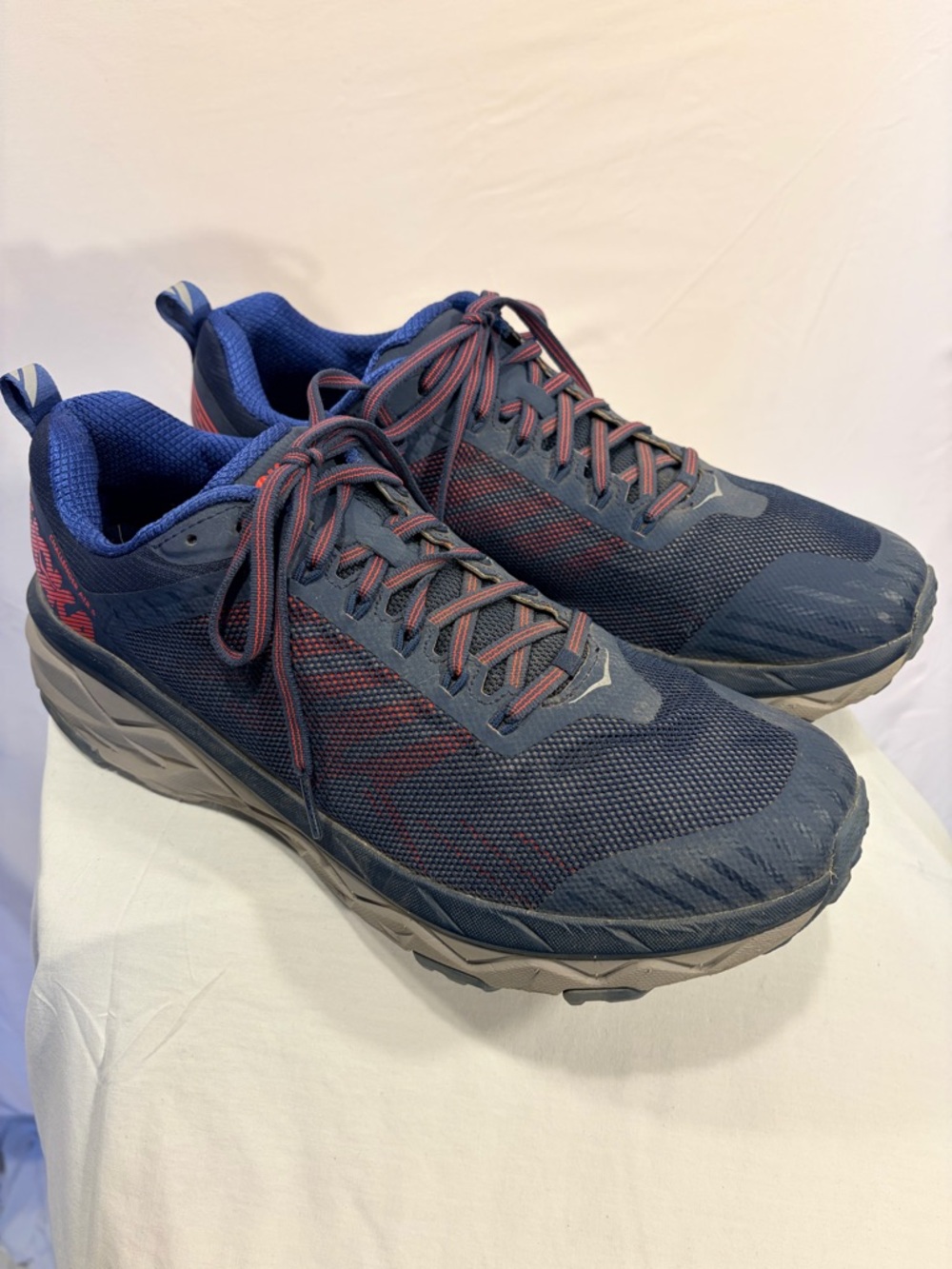 Hoka One One Challenger ATR 5 Navy Blue Athletic Shoes with Red Accents. Sz 11.5